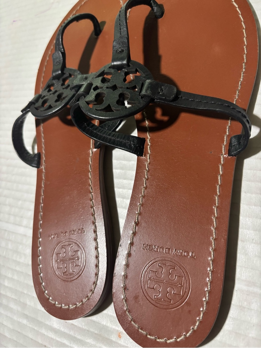 Tory Burch Black Leather Logo Thong Sandals with Tan Footbed - Picture 7 of 10